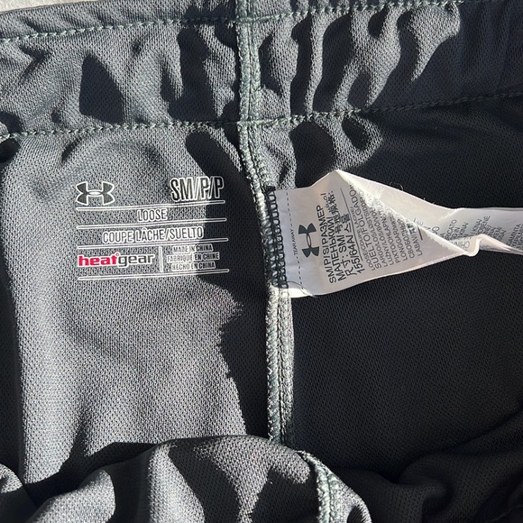 Under Armour Grey Loose Shorts - Small - Picture 4 of 4